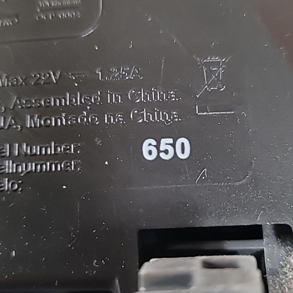 Working iRobot Roomba 650 Vaccum with‎ Charger, Dock & Power Cord - Picture 4 of 11